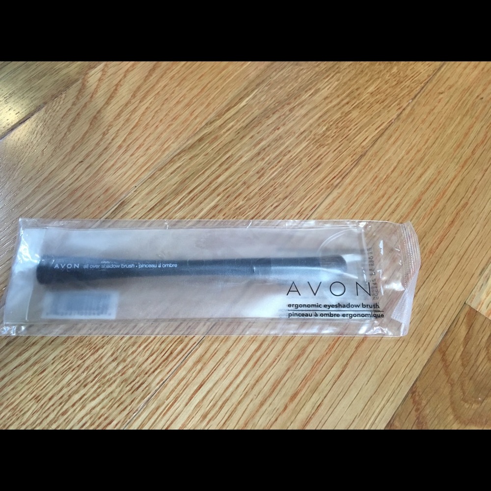 NIB Avon Ergonomic Eyeshadow Brush